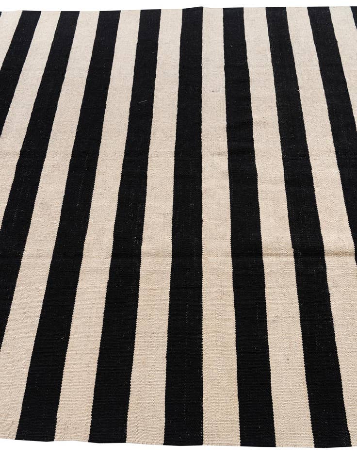 Detail image of  5' 6 x 8' 2  Hand Woven Kilim Modern Wool Rug