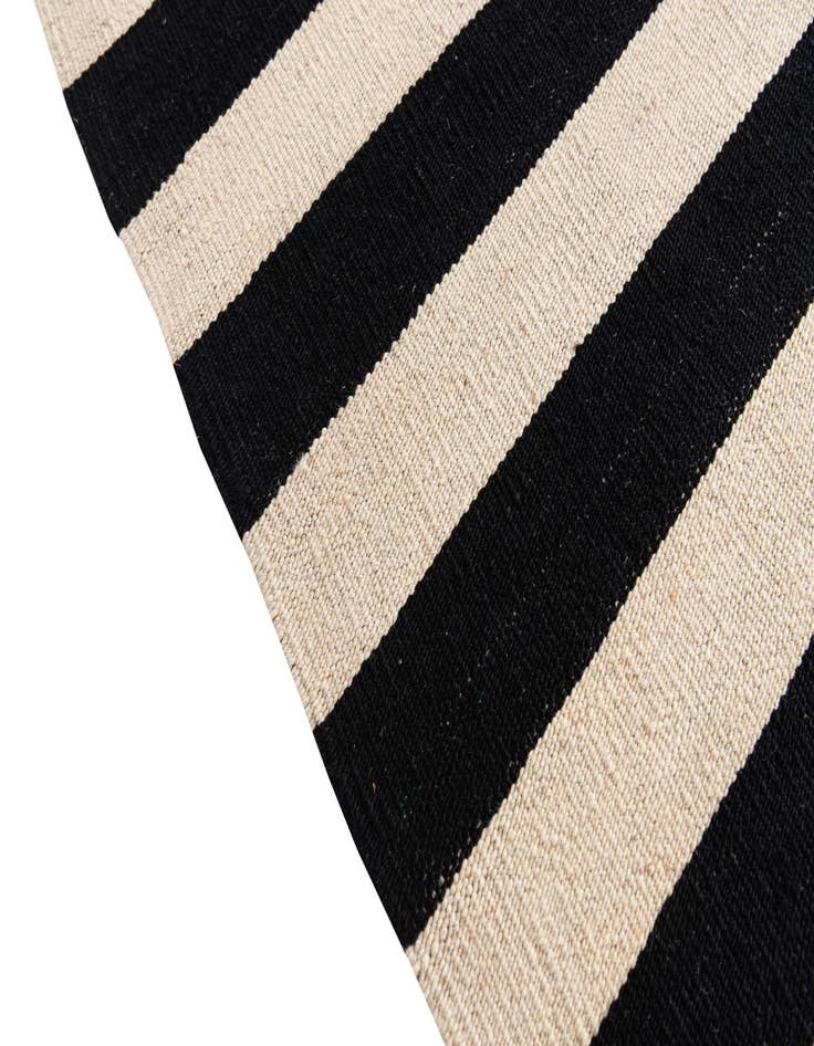 Detail image of  5' 6 x 8' 2  Hand Woven Kilim Modern Wool Rug