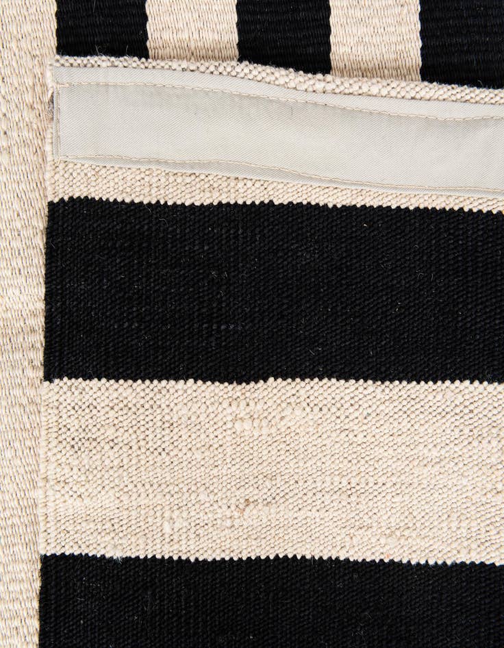 Detail image of  4' 2 x 6'  Hand Woven Kilim Modern Wool Rug