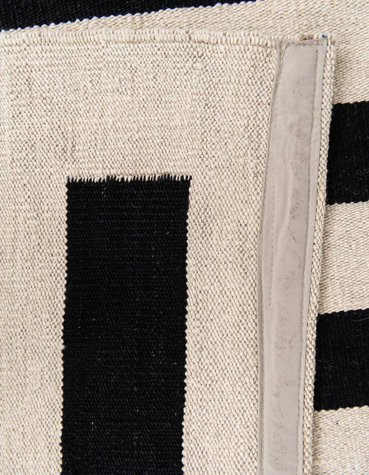 Detail image of  6' 8 x 9' 6  Hand Woven Kilim Modern Wool Rug