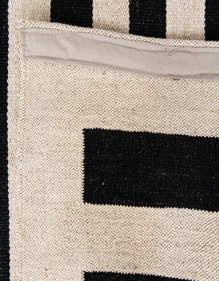 Detail image of  6' 7 x 9' 9  Hand Woven Kilim Modern Wool Rug