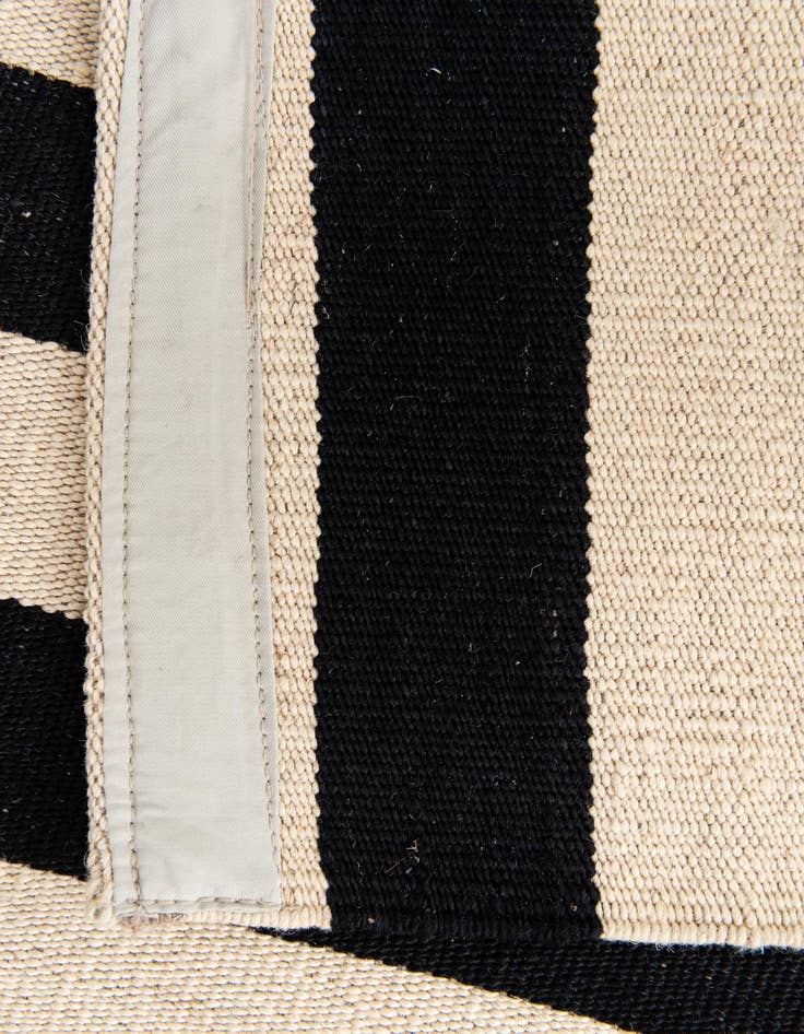Detail image of  2' 8 x 4'  Hand Woven Kilim Modern Wool Rug