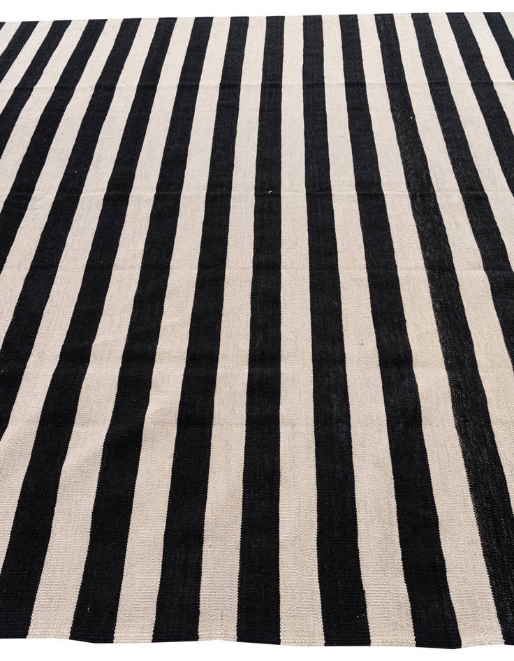 Detail image of  8' 4 x 11' 2  Hand Woven Kilim Modern Wool Rug