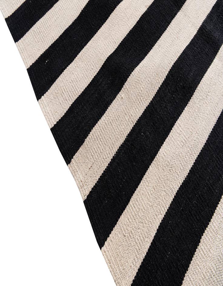 Detail image of  8' 4 x 11' 2  Hand Woven Kilim Modern Wool Rug