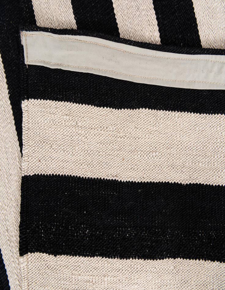 Detail image of  8' 4 x 11' 2  Hand Woven Kilim Modern Wool Rug