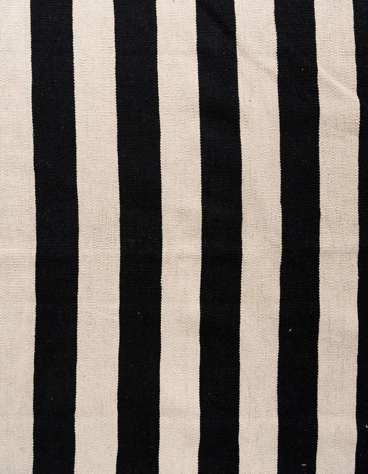 Detail image of  6' 7 x 9' 9  Hand Woven Kilim Modern Wool Rug