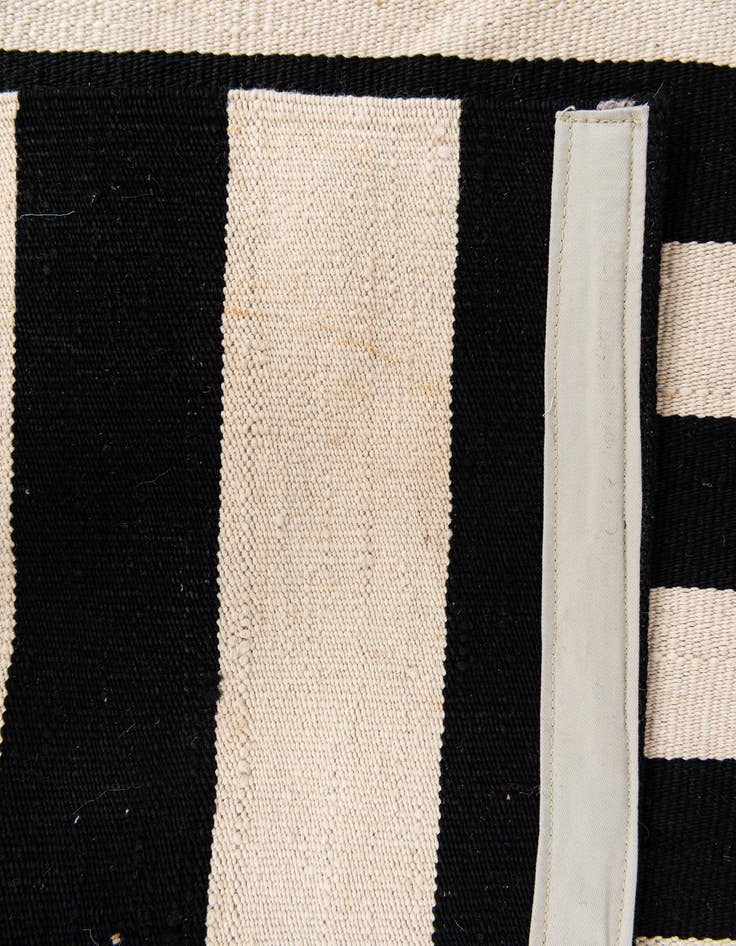 Detail image of  6' 7 x 9' 9  Hand Woven Kilim Modern Wool Rug