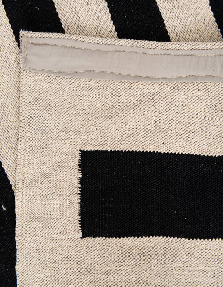 Detail image of  6' 6 x 9' 9  Hand Woven Kilim Modern Wool Rug