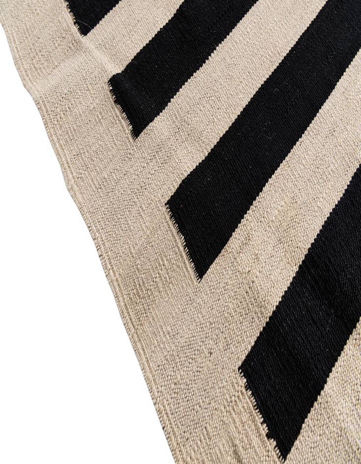 Detail image of  6' 8 x 9' 10  Hand Woven Kilim Modern Wool Rug