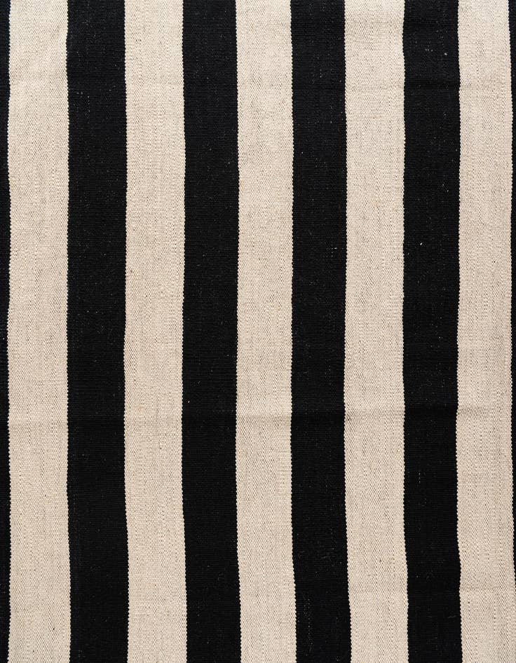 Detail image of  6' 8 x 9' 10  Hand Woven Kilim Modern Wool Rug