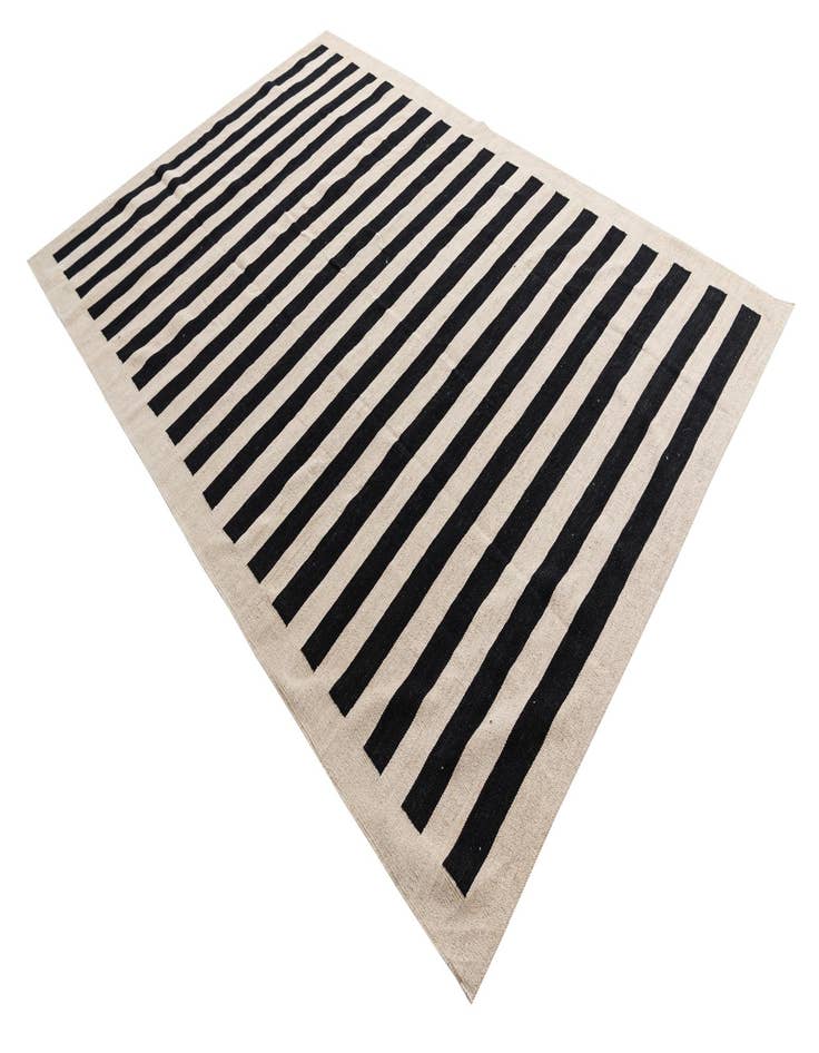 Detail image of  6' 6 x 9' 8  Hand Woven Kilim Modern Wool Rug