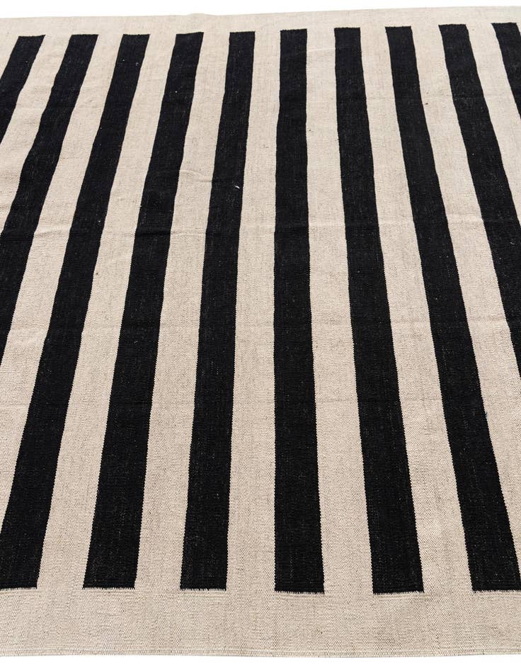 Detail image of  6' 6 x 9' 8  Hand Woven Kilim Modern Wool Rug