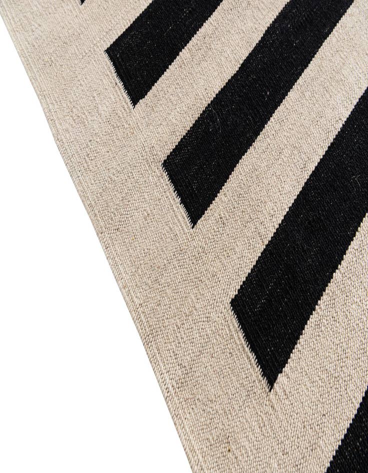 Detail image of  6' 6 x 9' 8  Hand Woven Kilim Modern Wool Rug