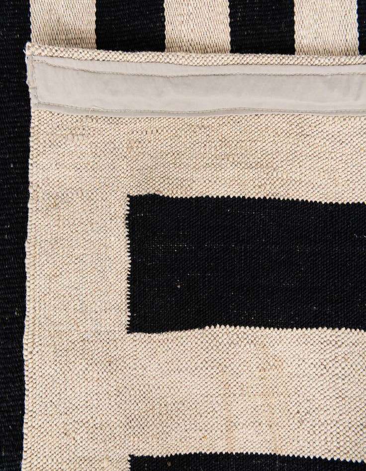 Detail image of  6' 6 x 9' 8  Hand Woven Kilim Modern Wool Rug