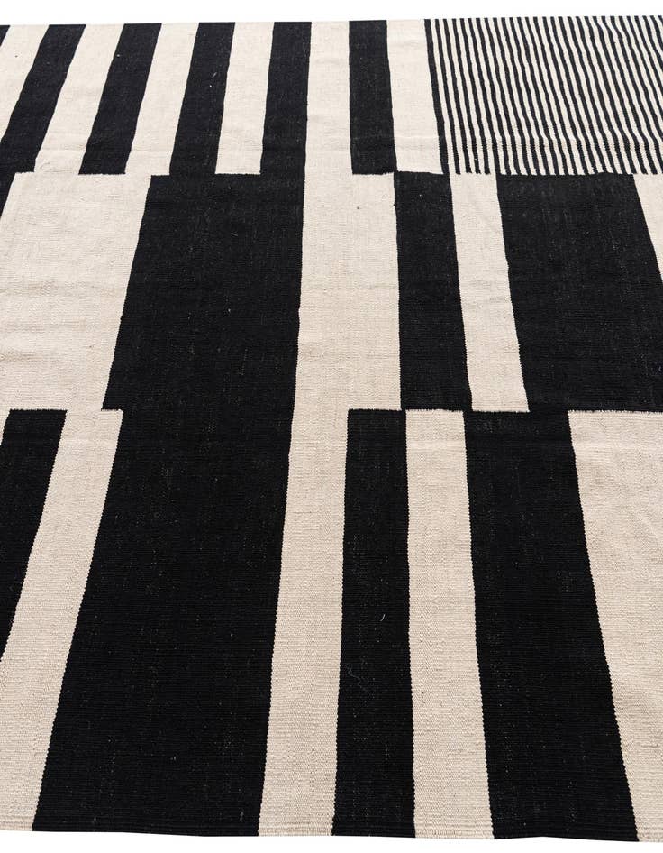 Detail image of  6' 7 x 8' 7  Hand Woven Kilim Modern Wool Rug