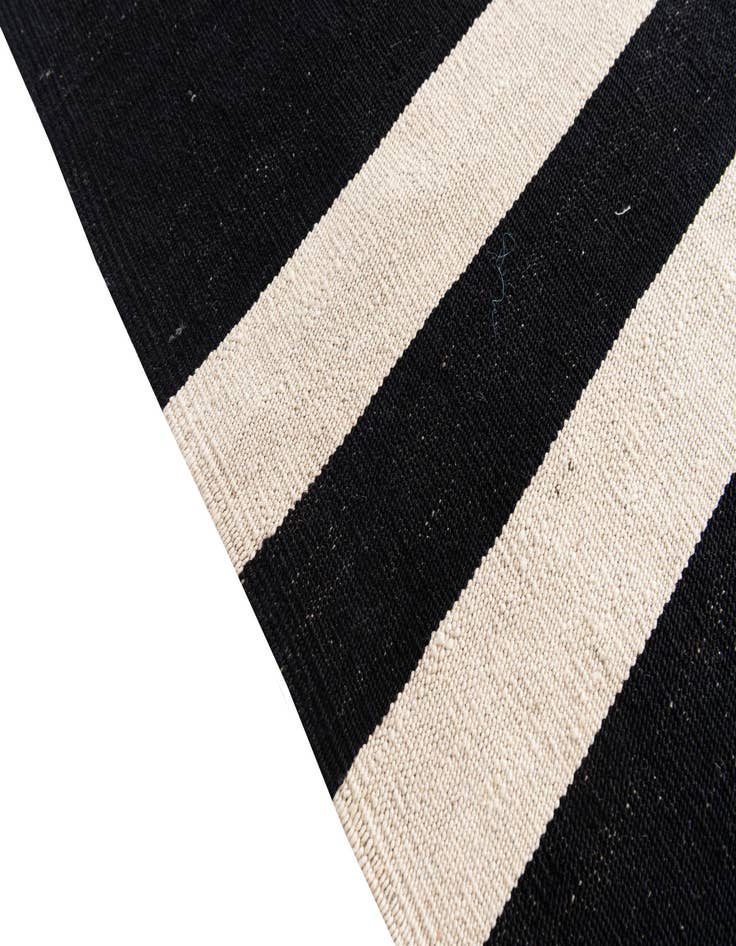 Detail image of  6' 7 x 8' 7  Hand Woven Kilim Modern Wool Rug