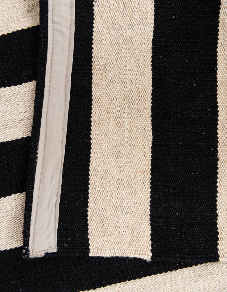 Detail image of  6' 9 x 9' 8  Hand Woven Kilim Modern Wool Rug