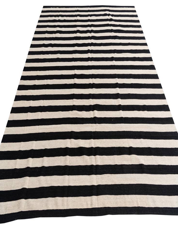 Detail image of  8' 4 x 9' 9  Hand Woven Kilim Modern Wool Rug