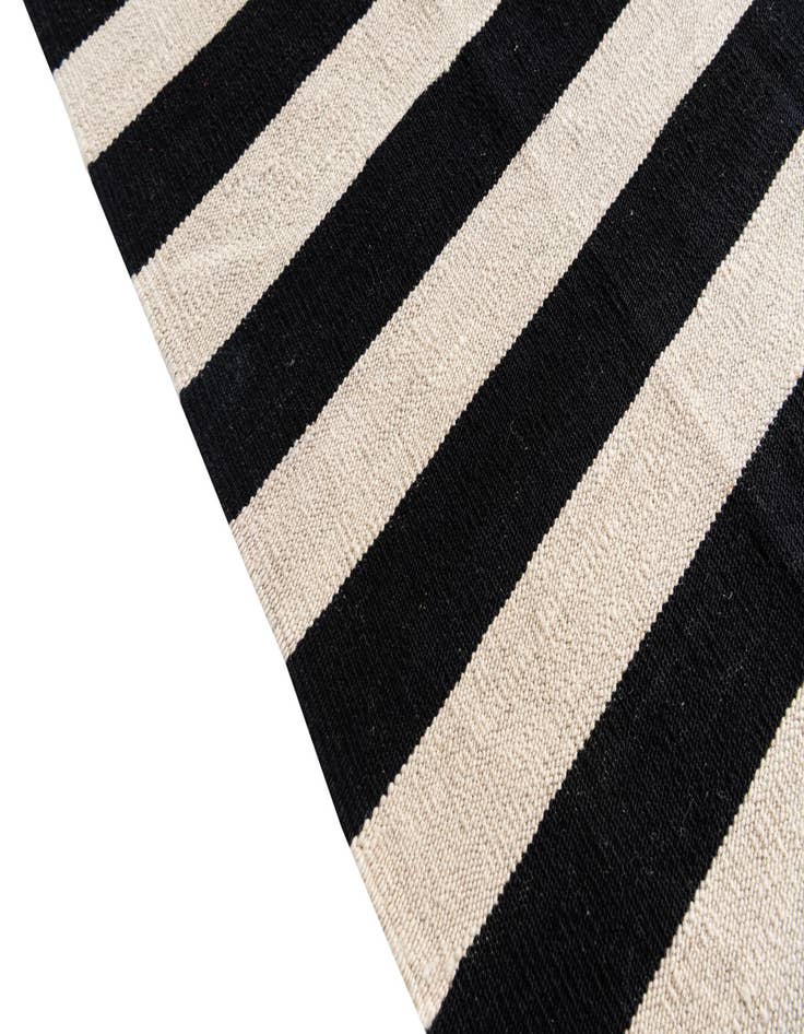 Detail image of  8' 4 x 9' 9  Hand Woven Kilim Modern Wool Rug