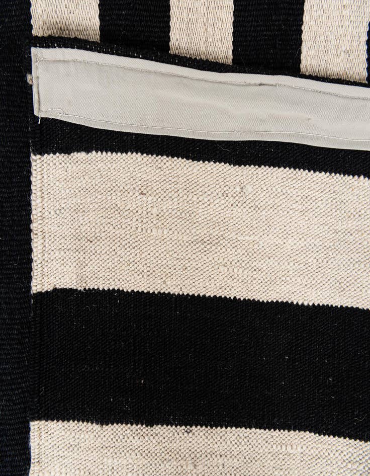 Detail image of  8' 4 x 9' 9  Hand Woven Kilim Modern Wool Rug