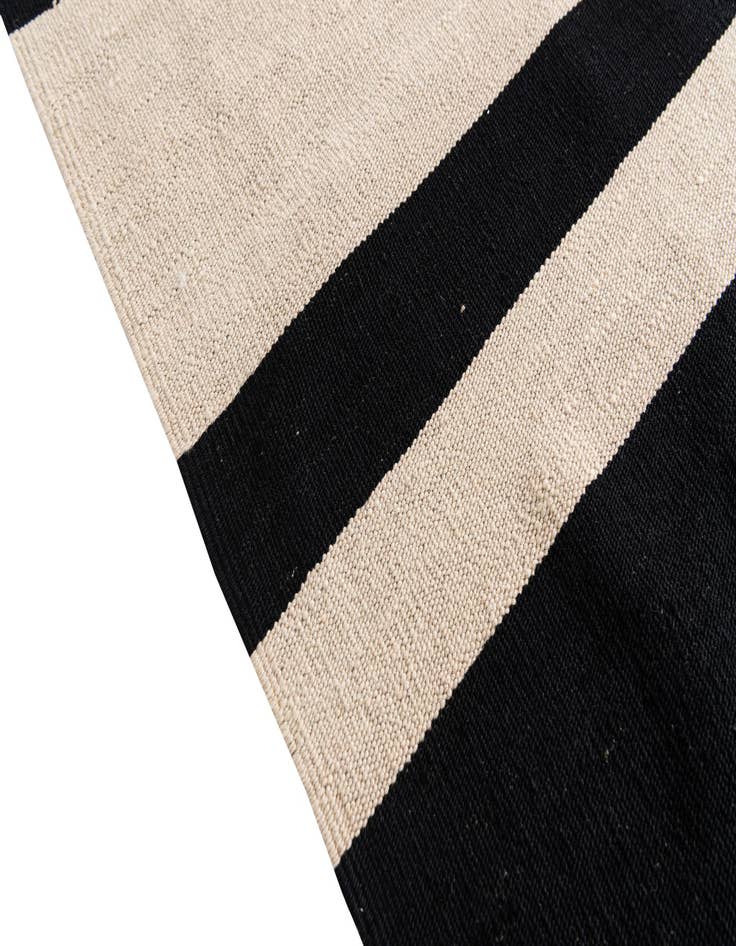 Detail image of 6' 9 x 9' 8 Hand Woven Kilim Modern Wool Rug