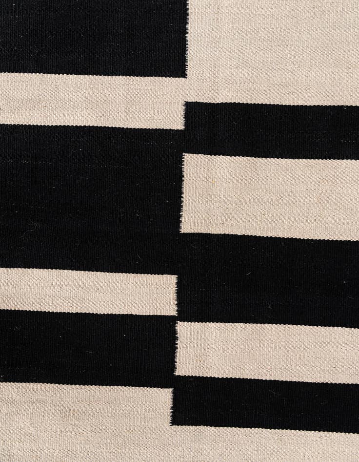 Detail image of 6' 9 x 9' 8 Hand Woven Kilim Modern Wool Rug