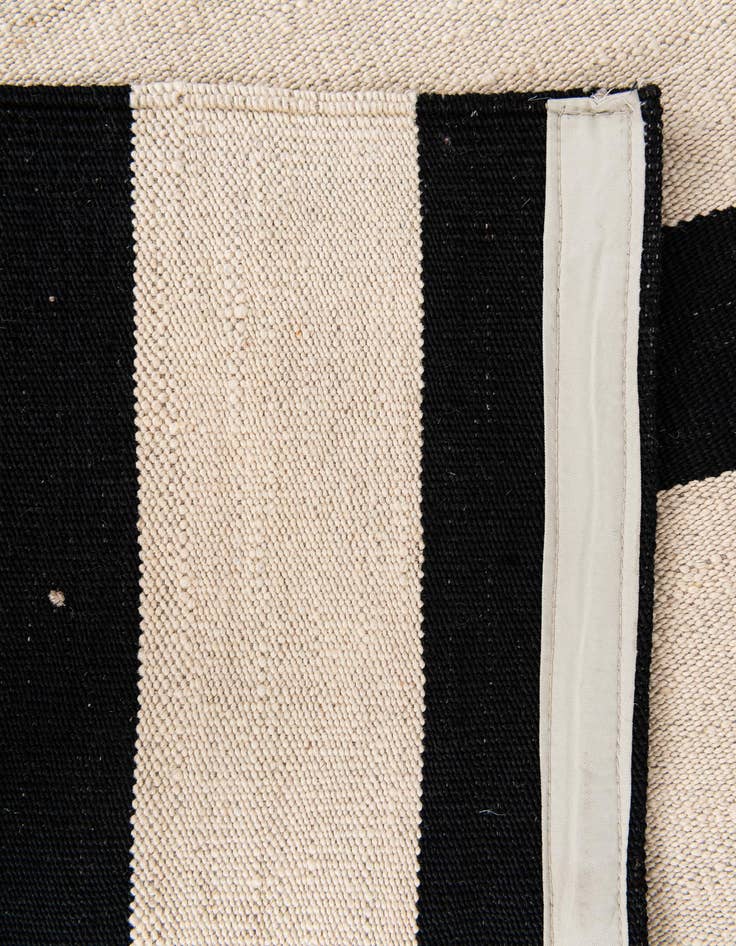 Detail image of 6' 9 x 9' 8 Hand Woven Kilim Modern Wool Rug