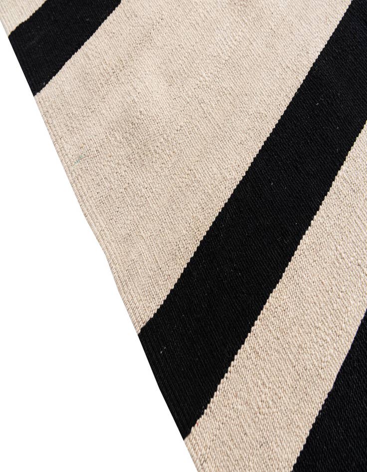 Detail image of  6' 7 x 9' 10  Hand Woven Kilim Modern Wool Rug