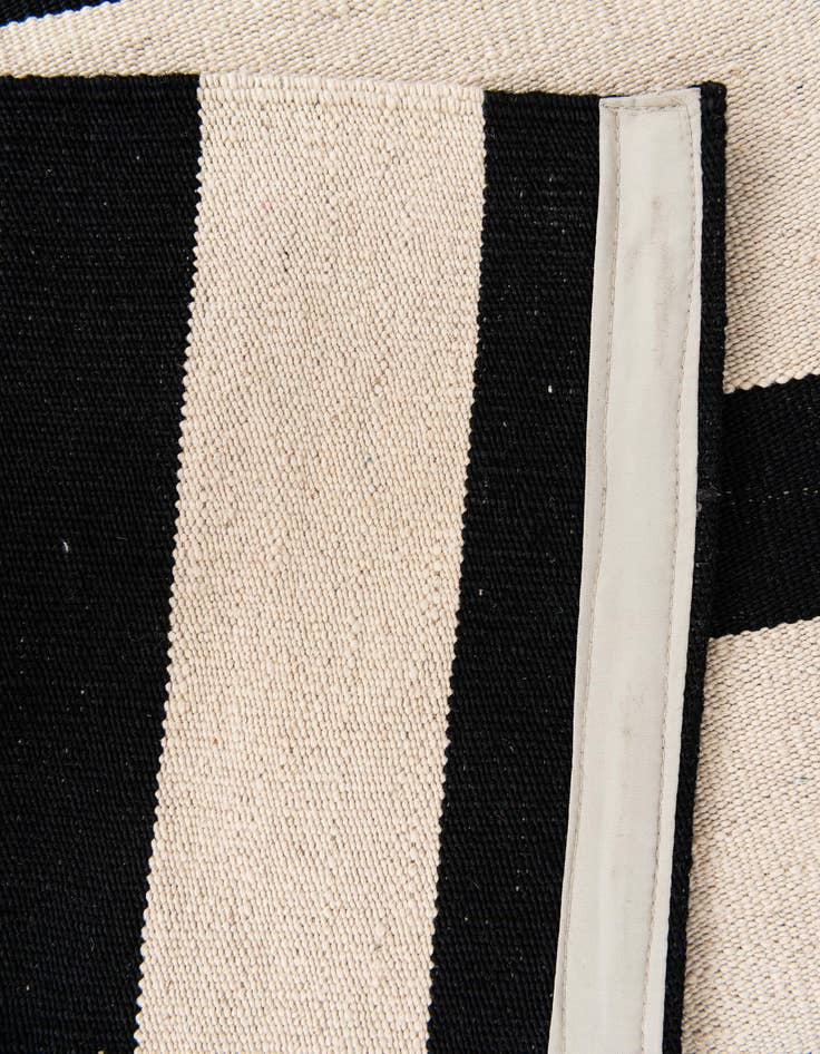 Detail image of  6' 7 x 9' 10  Hand Woven Kilim Modern Wool Rug