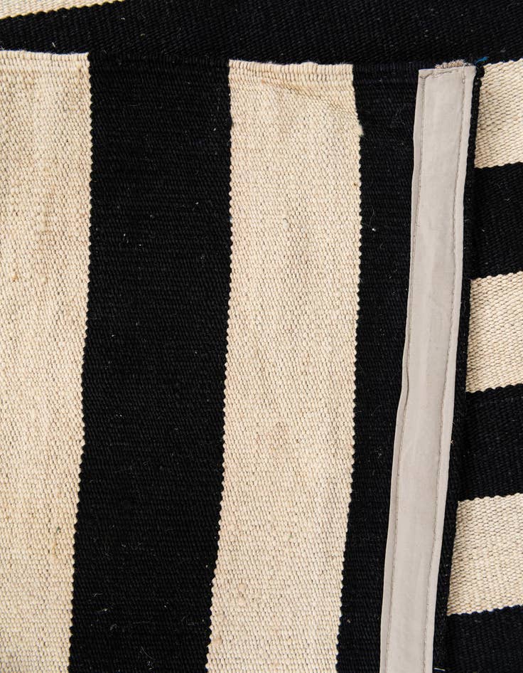 Detail image of  6' 9 x 9' 9  Hand Woven Kilim Modern Wool Rug