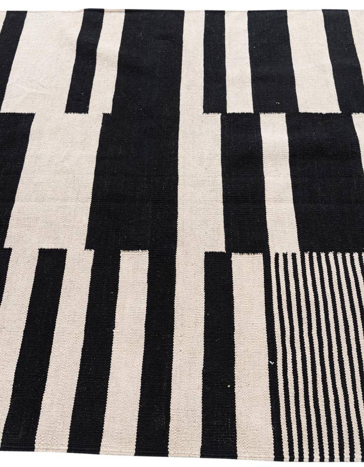 Detail image of  4' 8 x 6' 6  Hand Woven Kilim Modern Wool Rug