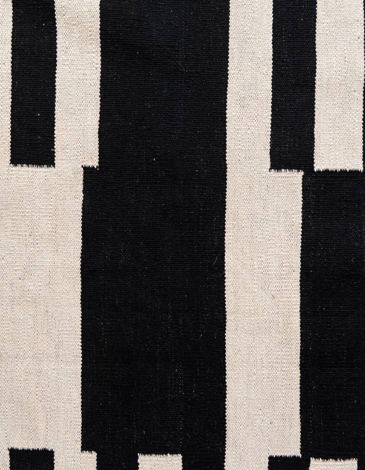 Detail image of  4' 8 x 6' 6  Hand Woven Kilim Modern Wool Rug