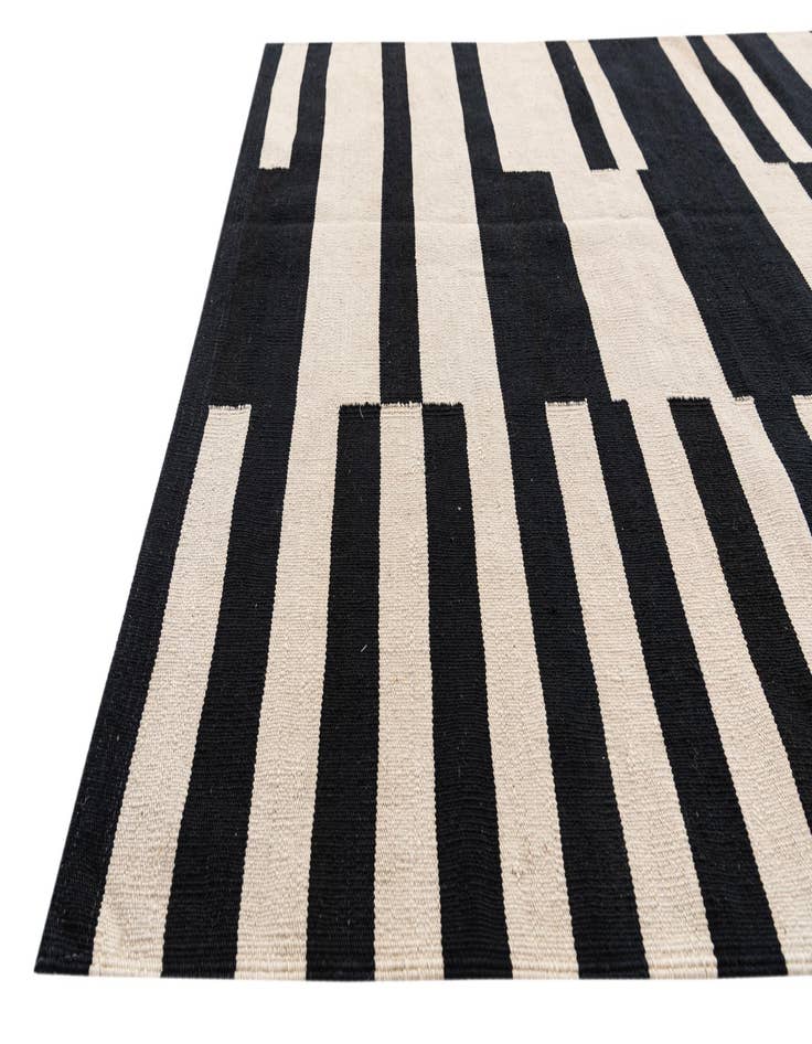 Detail image of  4' 7 x 6' 5  Hand Woven Kilim Modern Wool Rug