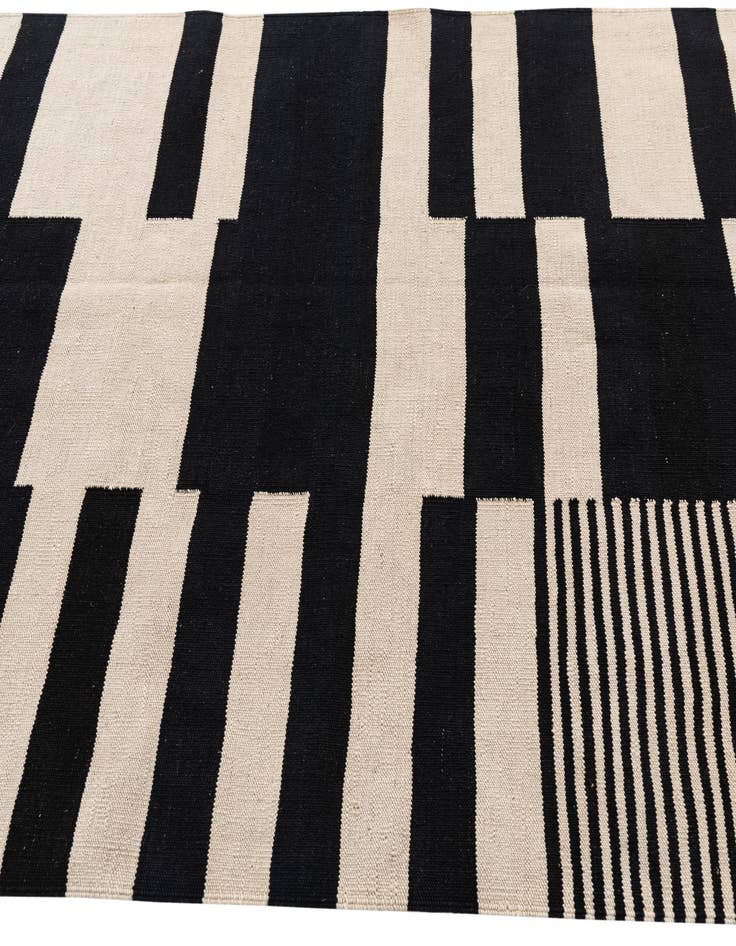 Detail image of  4' 7 x 6' 5  Hand Woven Kilim Modern Wool Rug