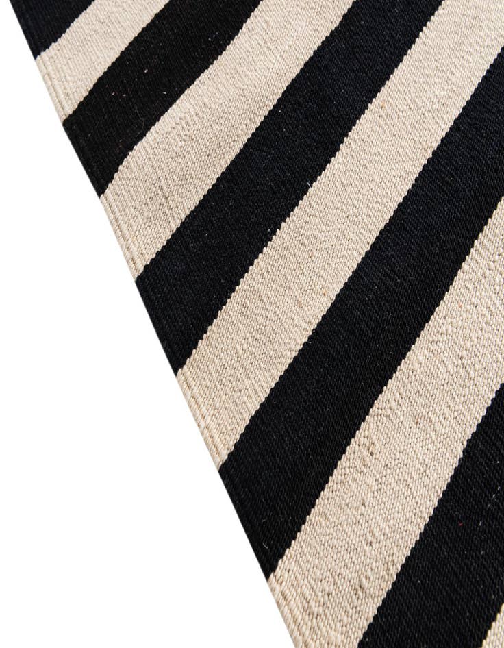 Detail image of  4' 7 x 6' 5  Hand Woven Kilim Modern Wool Rug