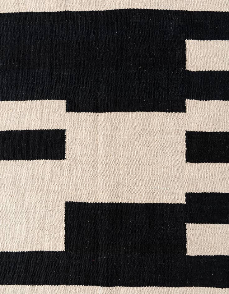 Detail image of  4' 7 x 6' 5  Hand Woven Kilim Modern Wool Rug