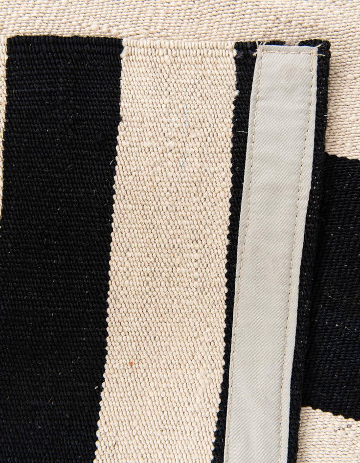 Detail image of  4' 7 x 6' 5  Hand Woven Kilim Modern Wool Rug