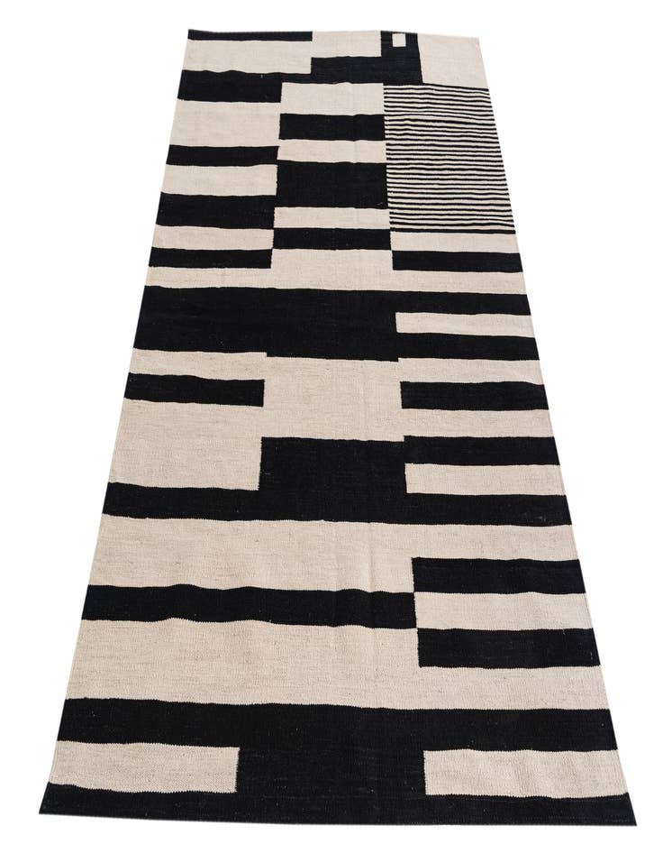 Detail image of  4' 8 x 6' 6  Hand Woven Kilim Modern Wool Rug