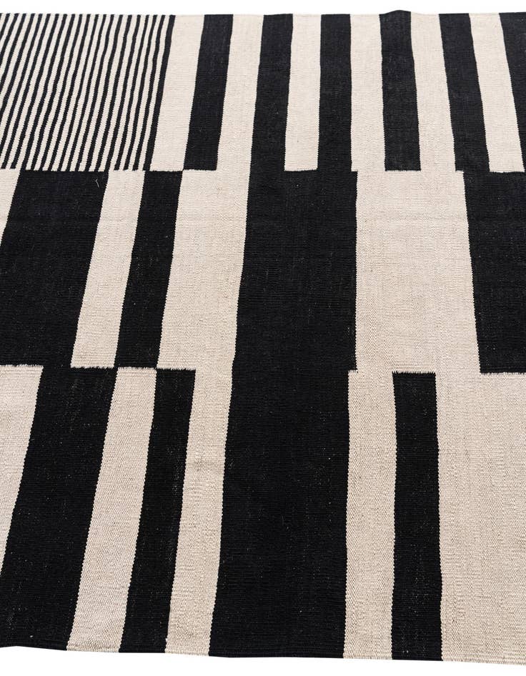 Detail image of  4' 8 x 6' 6  Hand Woven Kilim Modern Wool Rug
