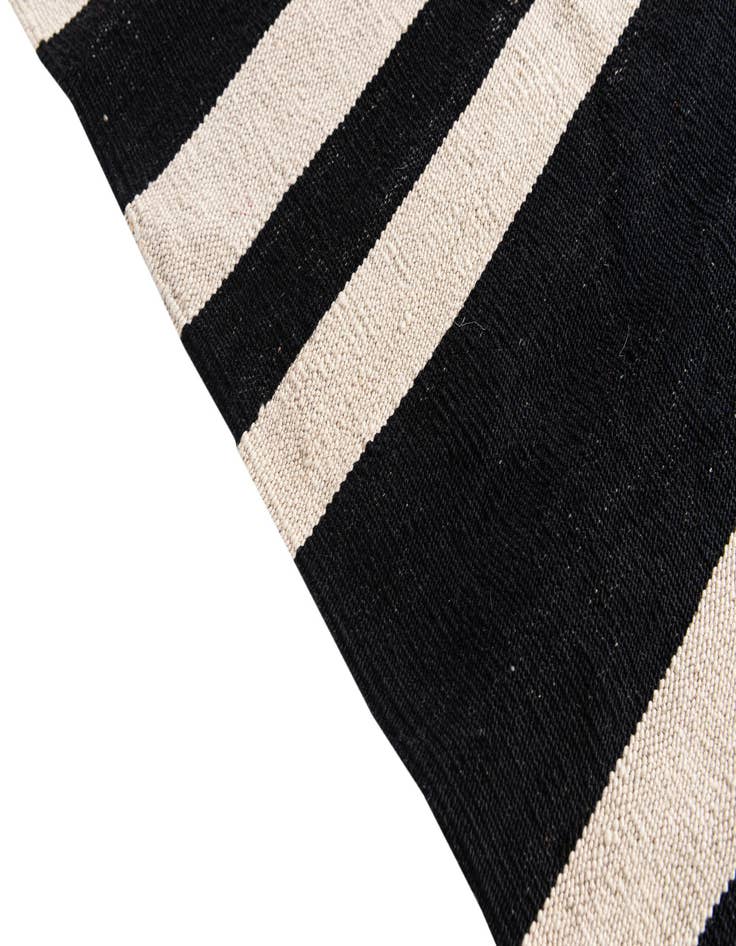 Detail image of  4' 8 x 6' 6  Hand Woven Kilim Modern Wool Rug