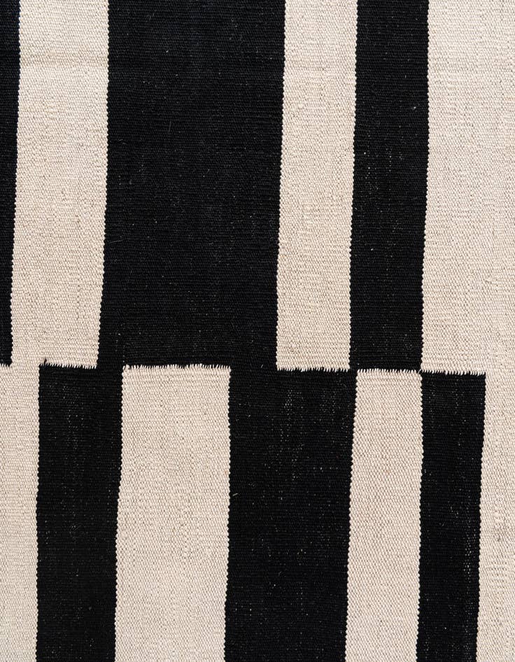 Detail image of  4' 8 x 6' 6  Hand Woven Kilim Modern Wool Rug