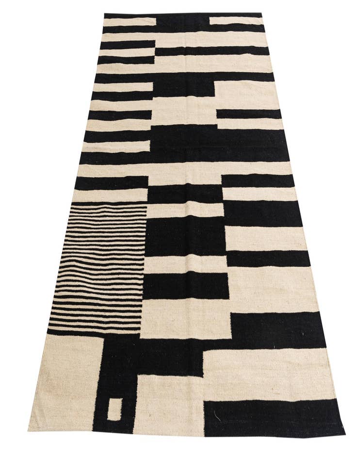 Detail image of  4' 7 x 6' 5  Hand Woven Kilim Modern Wool Rug