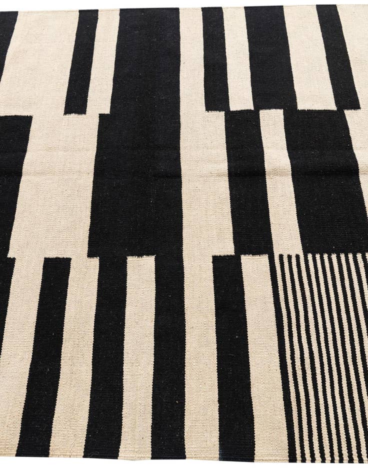 Detail image of  4' 7 x 6' 5  Hand Woven Kilim Modern Wool Rug