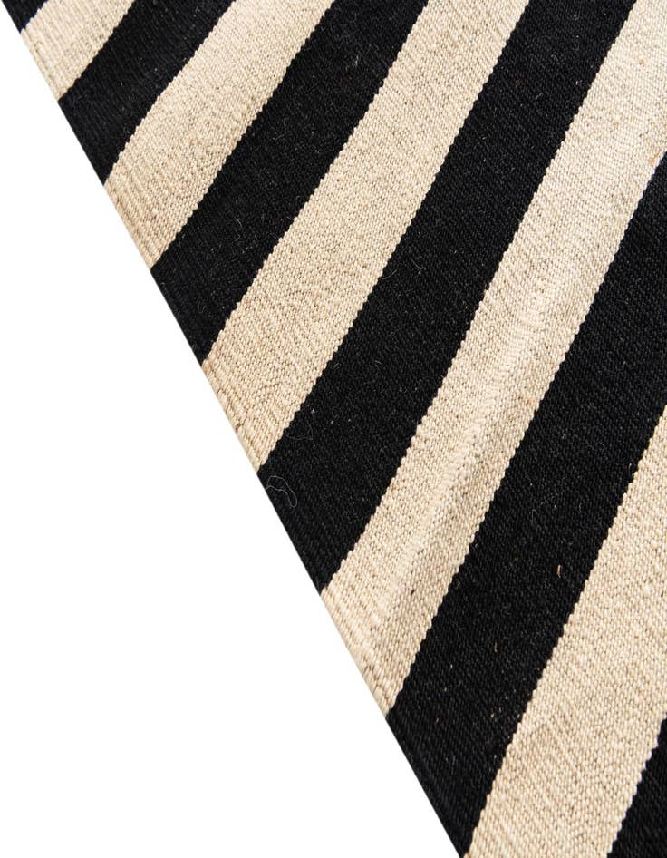 Detail image of  4' 7 x 6' 5  Hand Woven Kilim Modern Wool Rug