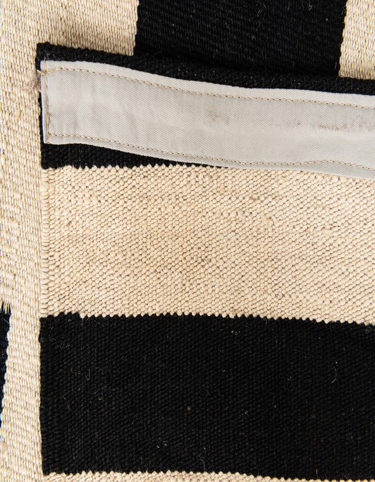 Detail image of  4' 7 x 6' 5  Hand Woven Kilim Modern Wool Rug