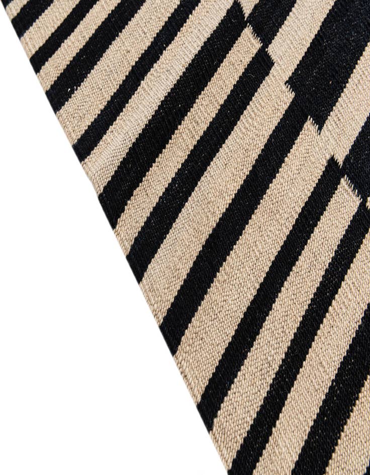 Detail image of  4' 8 x 6' 3  Hand Woven Kilim Modern Wool Rug