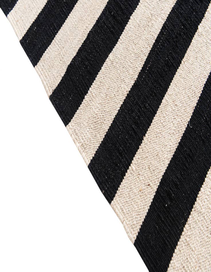 Detail image of  4' 2 x 5' 10  Hand Woven Kilim Modern Wool Rug