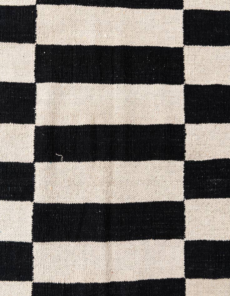 Detail image of  4' 2 x 5' 10  Hand Woven Kilim Modern Wool Rug