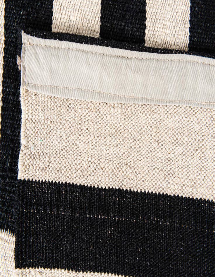 Detail image of  4' 2 x 5' 10  Hand Woven Kilim Modern Wool Rug