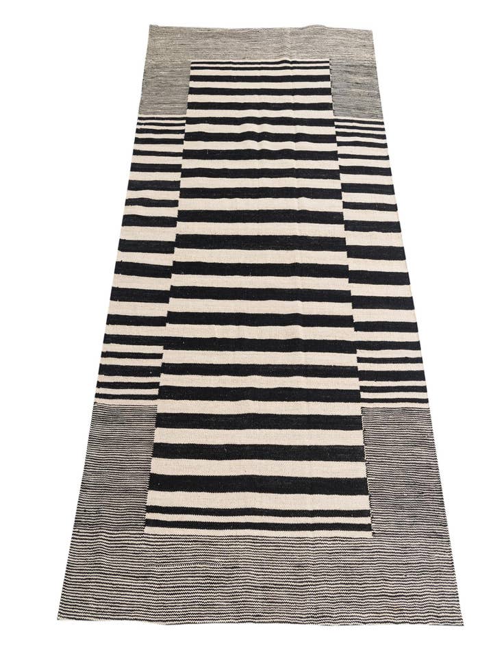 Detail image of  4' 2 x 5' 9  Hand Woven Kilim Modern Wool Rug